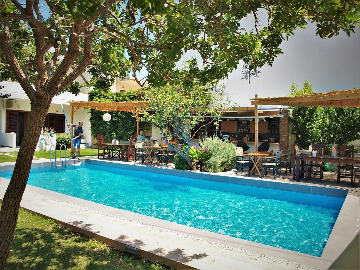 Tree Of Life Art Hotel Agia Marina Exterior foto